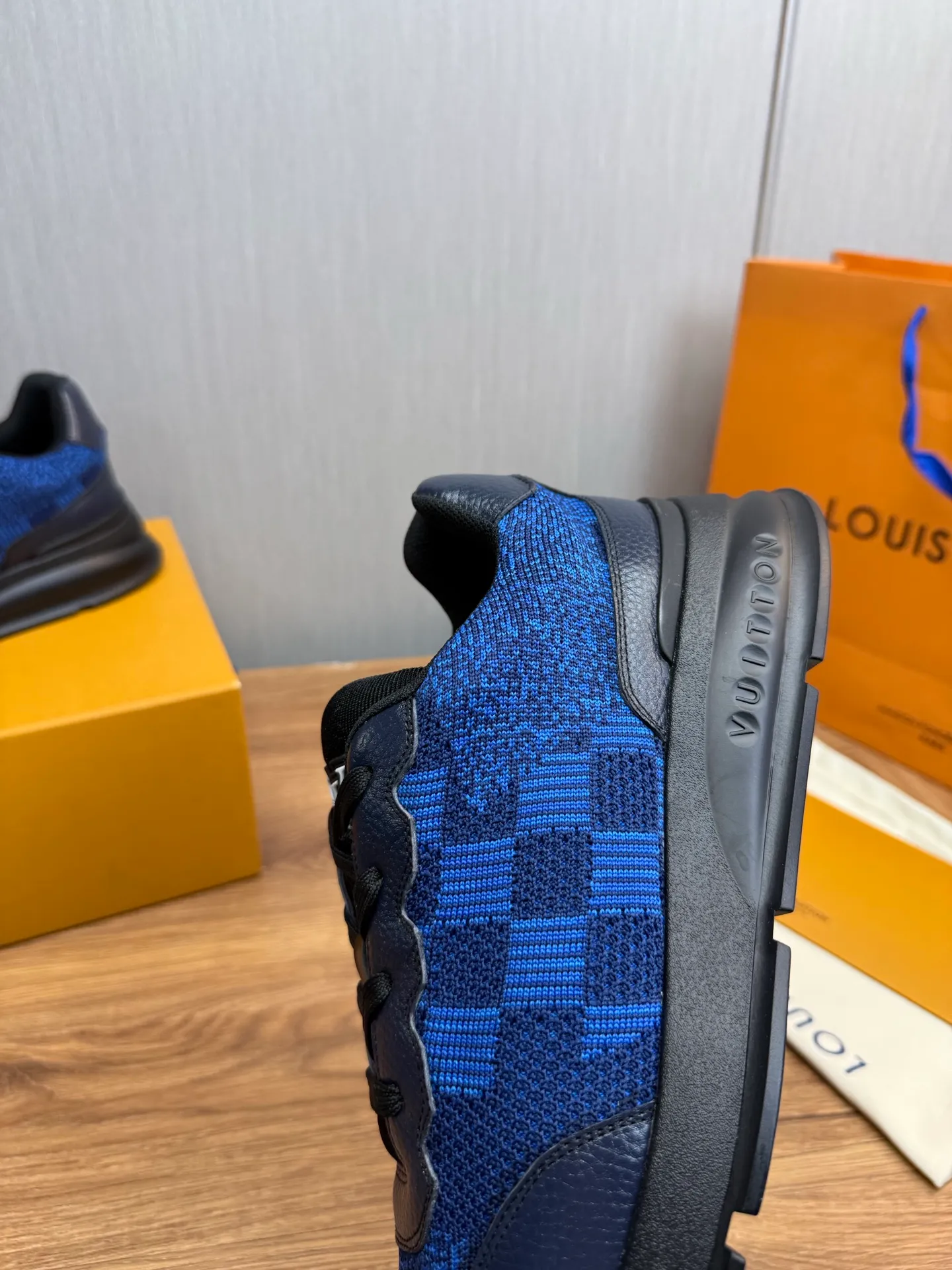 Men's shoes 💰640💰 LOUIS VUITTON [Luden Yiwei] The new trendy Lv is on the market 🎁, casual and fashionable men's shoes 👟 The upper is made of high-count and high-density fly weave + cowhide mesh lining, the original wear-resistant rubber outsole, the version is simple and elegant, exclusive for trendy men. 38-45 (45 is custom-made and cannot be returned or exchanged)